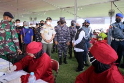 Walikota Eri Bersama Pangarmada II Tinjau Vaksinasi Massal