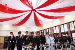 Wali Kota Eri dan Forkopimda Surabaya Menyapa Veteran dan Warga