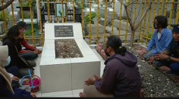Jelang Pengukuhan AWS Ziarah Ke Makam Bung Tomo