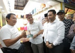 Pemkot Surabaya Bebaskan Retribusi Stand Pasar Turi Baru 10 Tahun