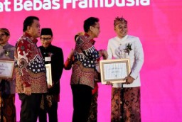 Walikota Eri Cahyadi Terima Sertifikat Bebas Frambusia dari Menkes RI