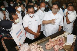 Wali Kota Eri Dampingi Menko Airlangga Sidak Operasi Minyak Goreng