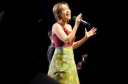 Artis Ibu Kota Performance Gunakan Batik Surabaya