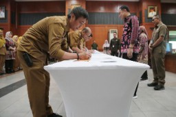 Pejabat Pemkot Surabaya Tandatangani Perjanjian Kinerja