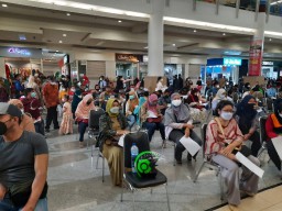 Terus Percepat Vaksinasi, Pemkot Surabaya Buka Vaksin Corner di Mal