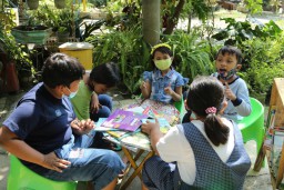 Cak Ji Dorong Perpustakaan Herbal Nginden Jangkungan Terus Berinovasi