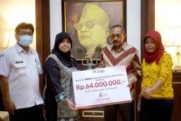 Wawali Armuji Sumbang Rp 64 Juta Untuk Stimulus Pelaku UMKM Wonokromo