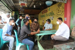 Cangkruk di Warkop, Wali Kota Eri Siap Bantu dan Berdayakan Nelayan Nambang