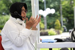 Ketika Risma Sampaikan Himbauan Social Distancing Pakai Bahasa Madura