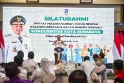 Walikota Eri Terima Keluhan Dedengkot Buruh Surabaya