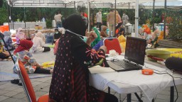 Gunakan Teleconference, Wali Kota Risma Pimpin Rapat Kondisi Perekonomian S