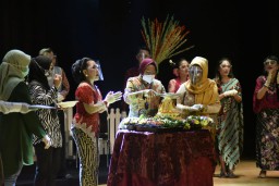 Risma Dapat Kejutan Ultah