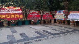 Balai Kota Banjir Karangan Bunga Ucapan Selamat