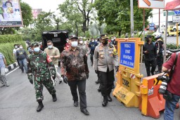 Forpimda Surabaya Gelar Apel Gabungan dan Pantau Pos Pengamanan