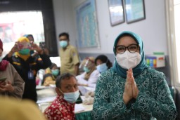 Ketua Tim Penggerak PKK Keliling Puskesmas hingga Bagikan Vitamin C