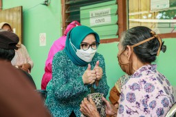 Rini Indriyani Terus Keliling Puskesmas Sosialisasi Pentingnya Vaksin