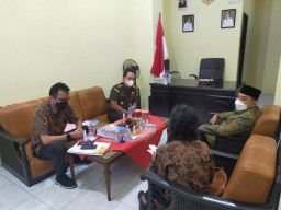 Berkantor di Kelurahan, Wali Kota Eri Banyak Atasi Keluhan Warga