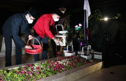 Nyekar ke Makam Bung Karno, Wali Kota Eri Pimpin Doa