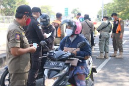 Satgas Covid-19 Surabaya Jaring 354 Pengendara Positif Swab PCR
