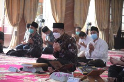 Istighosah Dan Khotmil Qur'an Di Balai Kota Surabaya