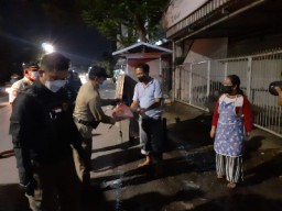 Cara Humanis Satpol PP Kota Surabaya Edukasi PPKM