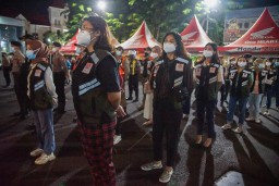 Pemkot Terus Edukasi Warga tentang PPKM Sembari Bagikan Sembako
