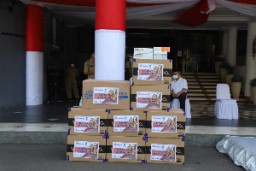Bantuan Vitamin Dan Hand sanitizer Akan Dibagi Ke Nakes Dan Relawan