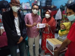 Dapat Keluhan melaui Medsos , Wakil Walikota Armuji Bantu Lansia di Pabean