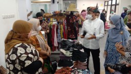 PDAM Surya Sembada Gelar Produk UMKM di Kantornya