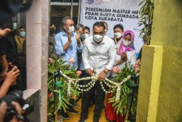 Kejar Target 2023 Semua Terlayani Air, Wali Kota Eri Cahyadi Resmikan 7 Lok