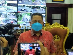 Pencanangan Vaksinasi Covid-19 Berlangsung di Halaman Balai Kota Surabaya