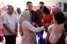 Walikota Eri Ajarkan Selesaikan Masalah dengan Bertemu Warga