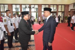 Wali Kota Surabaya Eri Cahyadi Resmi Lantik Ikhsan Jadi Sekda