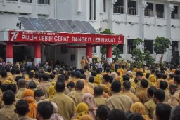 Cegah Pungli, Walikota Eri Minta Pelayanan Perzinan Cepat dan Mudah