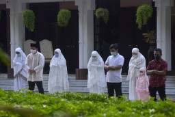 Momen Idul Adha, Risma Ajak Warga Saling Berbagi di Tengah Pandemi Covid-19
