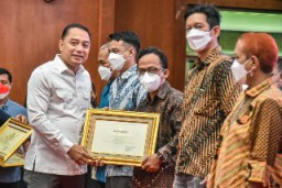 Walikota Eri Cahyadi Yakin Stok Darah di Surabaya Aman