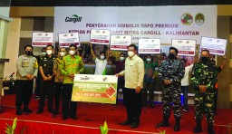 Cargill Serahkan Premium Senilai Rp 2,5 Miliar Kepada Tujuh Koperasi