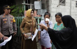 Pemkot Surabaya Relokasi 32 KK Warga Kampung 1001 Malam