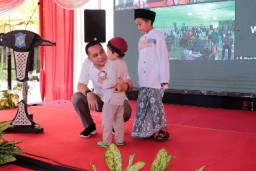 Sambut Hari Ibu, Ratusan Siswa Surabaya Antusias Jadi Peserta Khitanan
