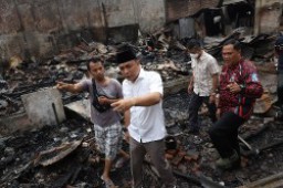 Walikota Eri Bangunkan Rumah Dan Bantu Carikan Pekerjaan