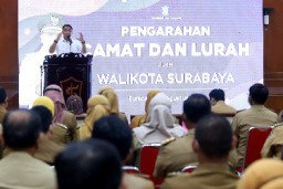 Camat - Lurah Buka Layanan Sayang Warga Bergilir di Balai RW