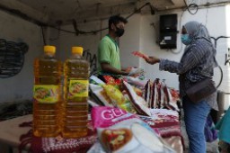 Pemkot Surabaya Gelar Operasi Pasar di 10 Kecamatan dan Berhasil Jual Telur