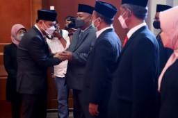 Walikota Eri Rotasi 320 Pejabat Pemkot Surabaya