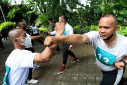 Tingkatkan Pelayanan, Satpol PP Latih Staf Ketertiban Kelurahan