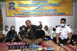 Cangkrukan di Balai RW, Wali Kota Eri Kenalkan Swargaloka