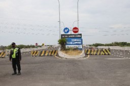 Papan Penunjuk Arah Ke Stadion GBT Mulai Terpasang