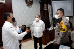 Wali Kota Eri Cahyadi Ingin Perekonomian di Surabaya Tetap Jalan