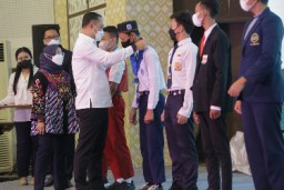 Wali Kota Eri Cahyadi Pimpin Prosesi Purnawidya Pelajar Surabaya