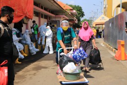 Test Swab di Surabaya Capai 38.512 Orang, Kesembuhan dalam Tiap Hari Bertam