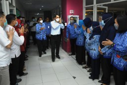 Hari Pertama Kerja, Wali Kota Eri Bersilaturahmi Keliling ke kantor-kantor